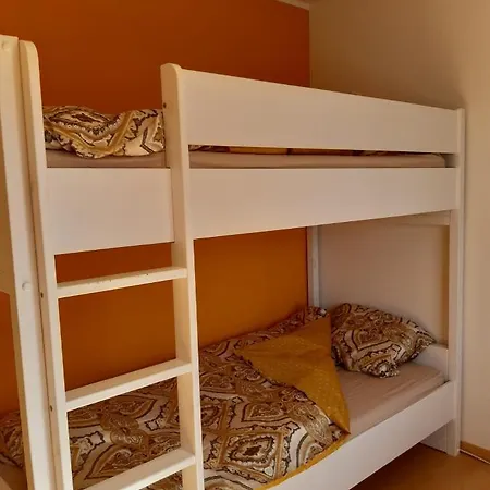 300 M Zee 2 Slaapkamers *